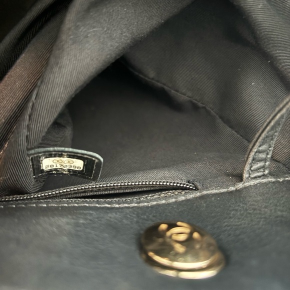 CHANEL Statement Tote Chevron Pattern Black with Gold hardware - Picture 5 of 9